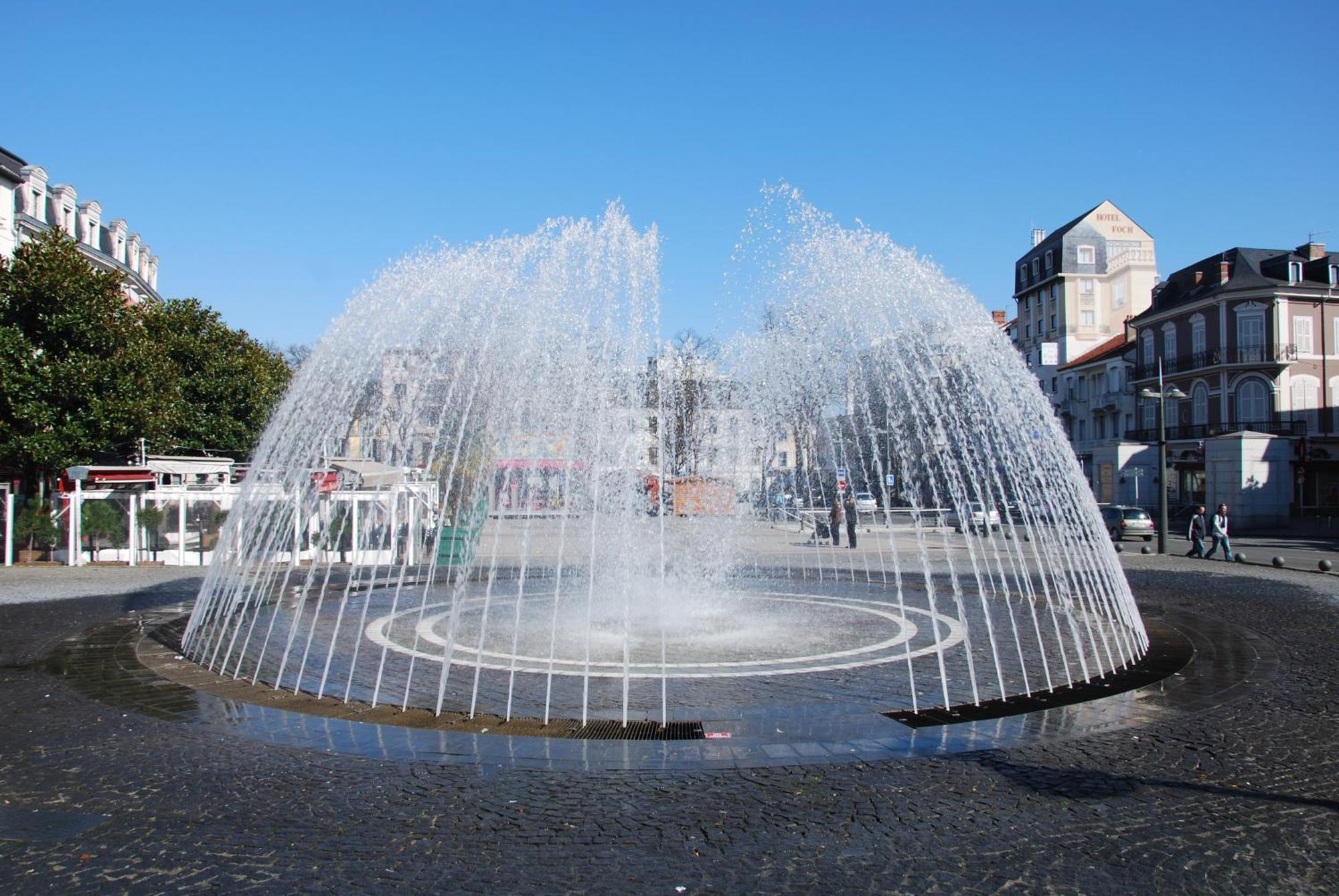 Hotel Foch Тарб Экстерьер фото