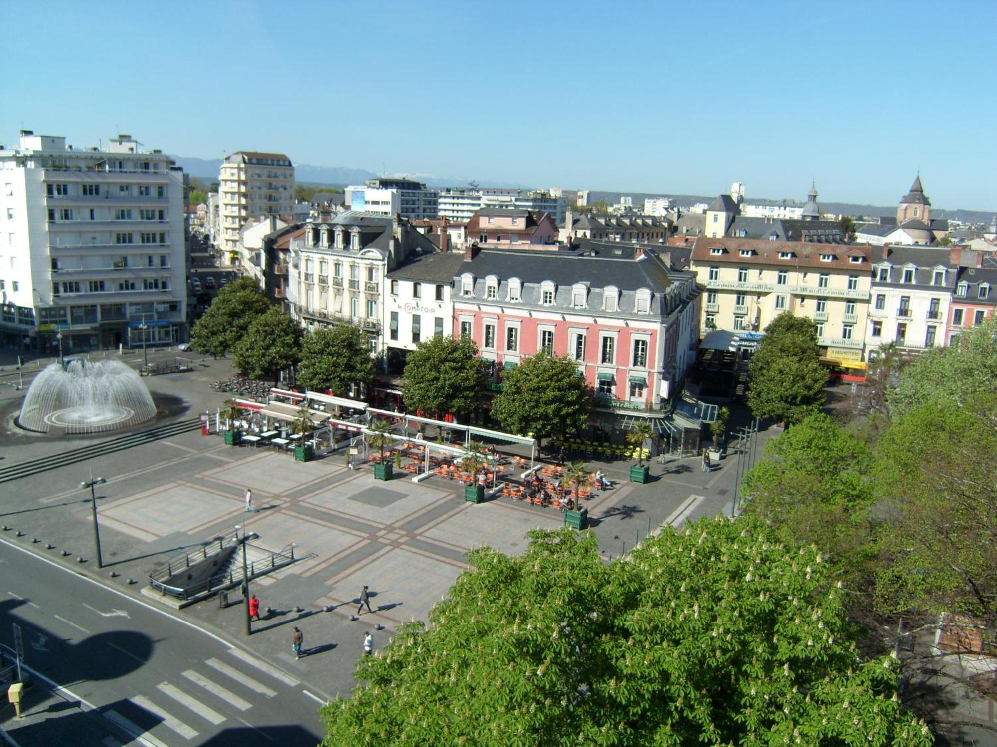 Hotel Foch Тарб Экстерьер фото