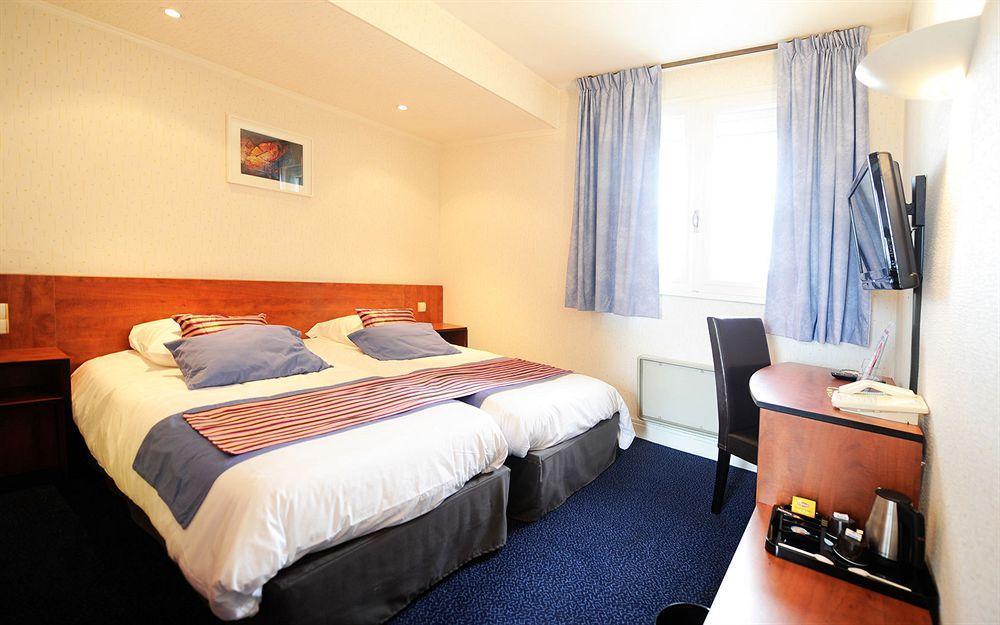 Hotel Foch Тарб Экстерьер фото