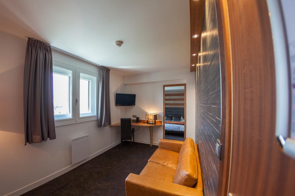 Hotel Foch Тарб Экстерьер фото