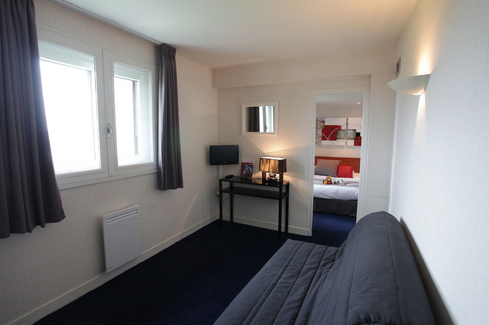 Hotel Foch Тарб Экстерьер фото