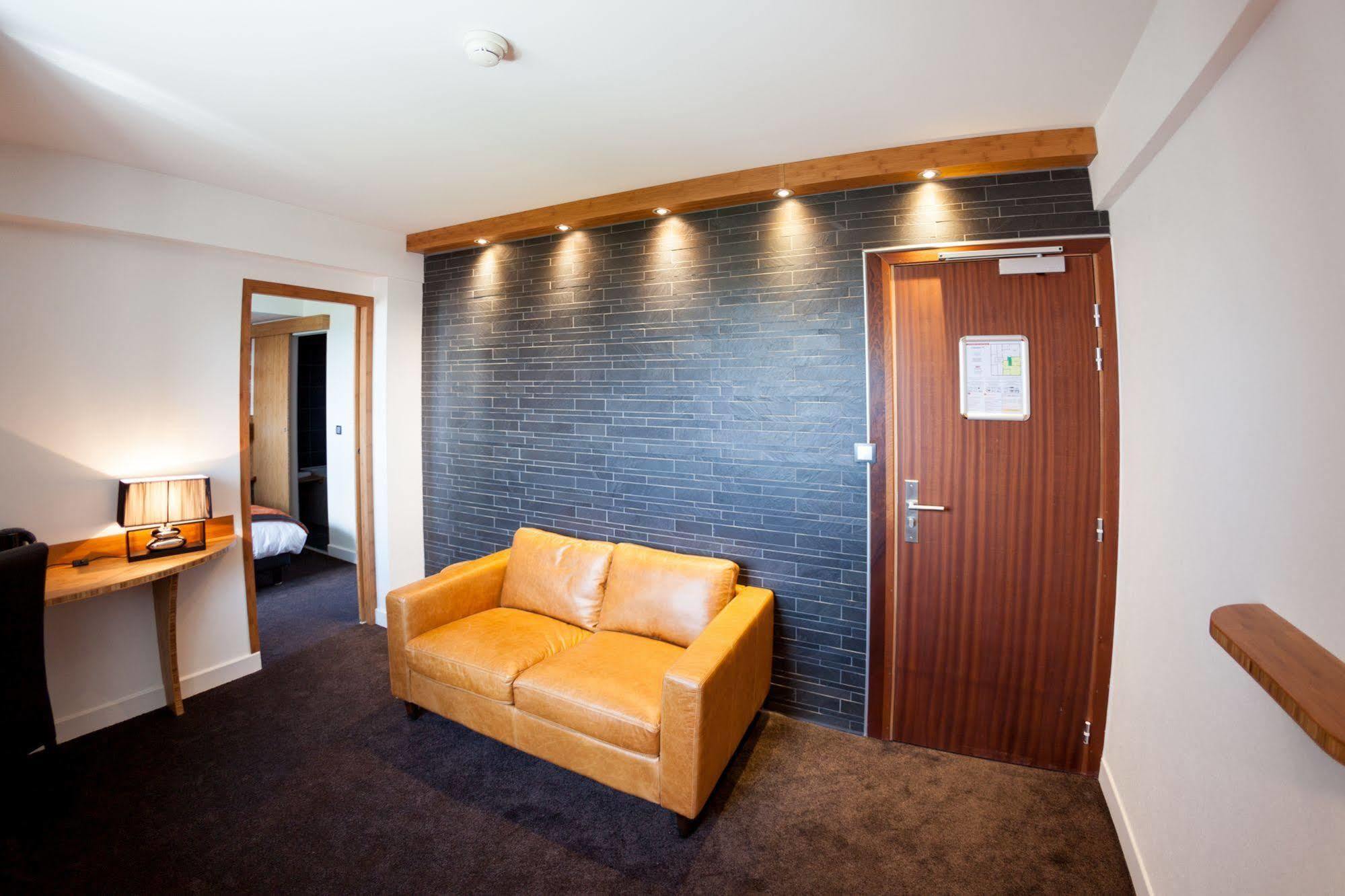 Hotel Foch Тарб Экстерьер фото