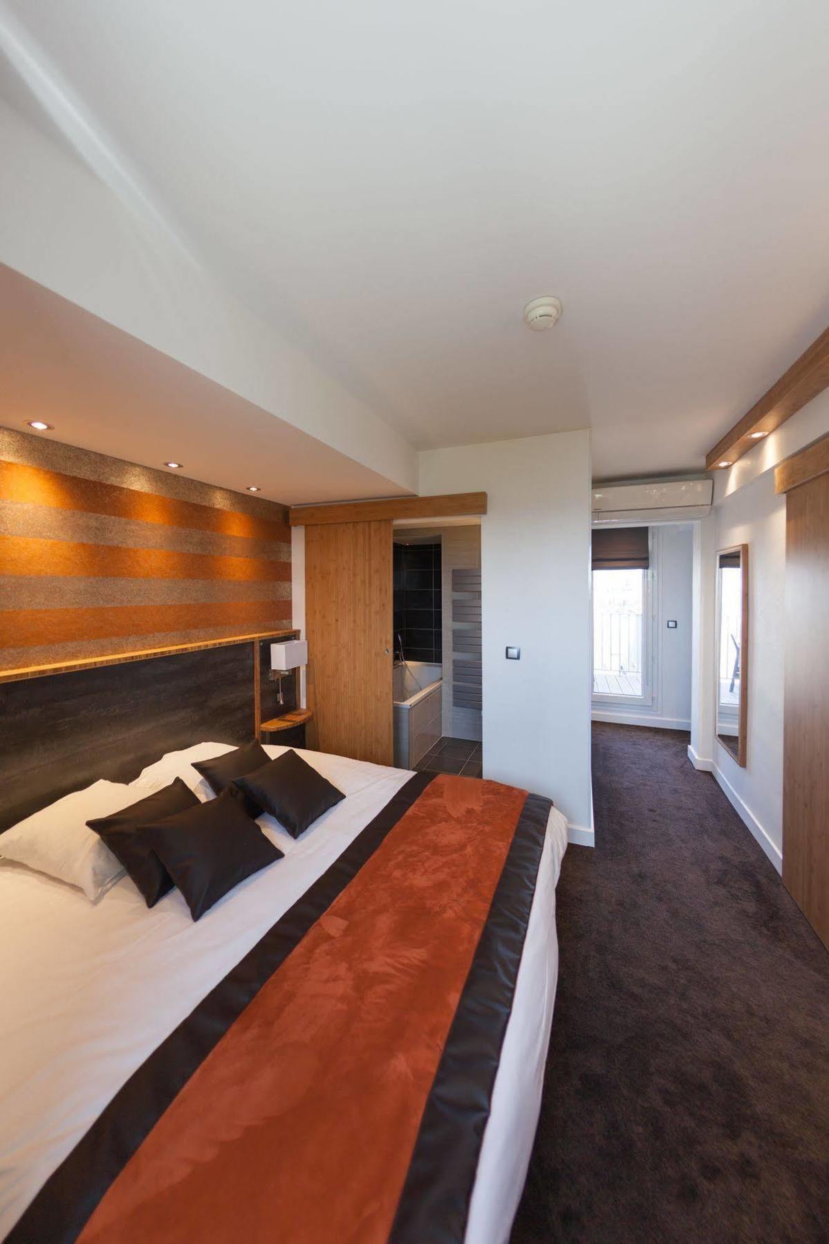 Hotel Foch Тарб Экстерьер фото