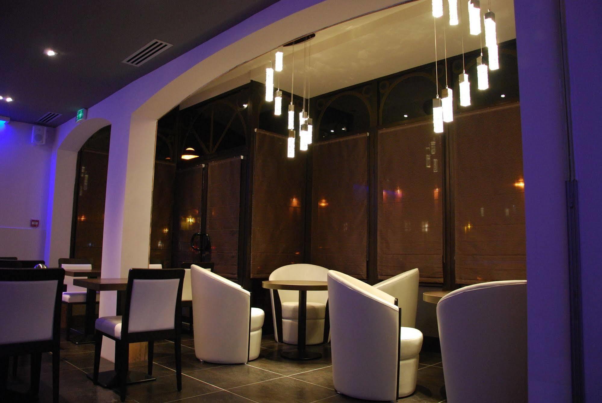 Hotel Foch Тарб Экстерьер фото